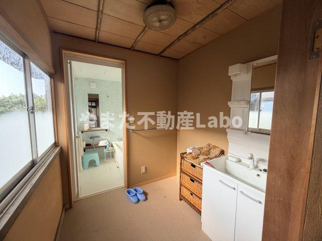 東伯郡湯梨浜町長江中古戸建の脱衣所