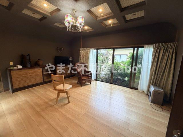 東伯郡湯梨浜町長江中古戸建の居間・リビング