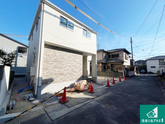 加古川市加古川町粟津　第24期　新築一戸建ての前面道路含む現地写真|周辺は落ち着いた街並みの住宅地！子育てがしやすい住環境です！まだ未完成ですが、現地でしかわからない事もございます。是非一度ご覧ください。
