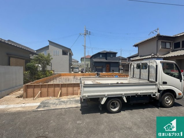 加古川市加古川町粟津　第24期　新築一戸建ての前面道路含む現地写真|周辺は落ち着いた街並みの住宅地！子育てがしやすい住環境です！まだ未完成ですが、現地でしかわからない事もございます。是非一度ご覧ください。