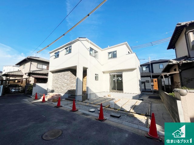 加古川市加古川町粟津　第24期　新築一戸建ての前面道路含む現地写真|周辺は落ち着いた街並みの住宅地！子育てがしやすい住環境です！まだ未完成ですが、現地でしかわからない事もございます。是非一度ご覧ください。