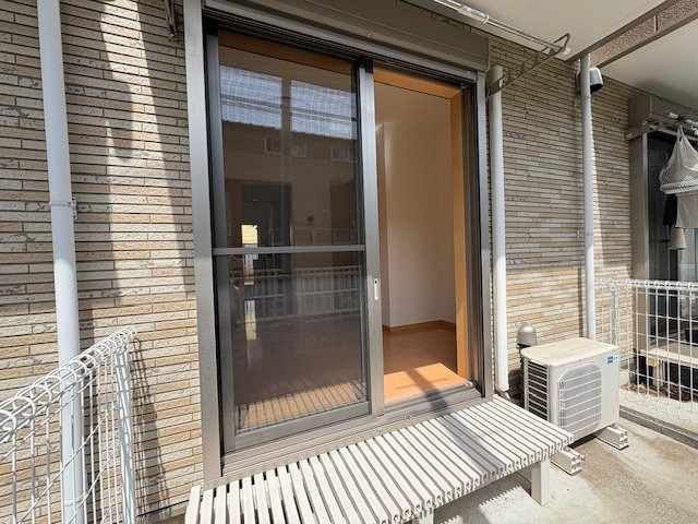 明るい色調の室内です