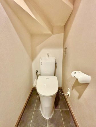 神戸市垂水区西舞子6丁目のトイレ|各階にトイレがあると、来客時にも気兼ねなく使うことができます！