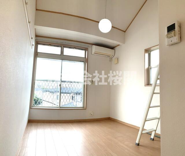 ヒルトップ太陽の洋室|サッシ前は建物がないのでとて…
