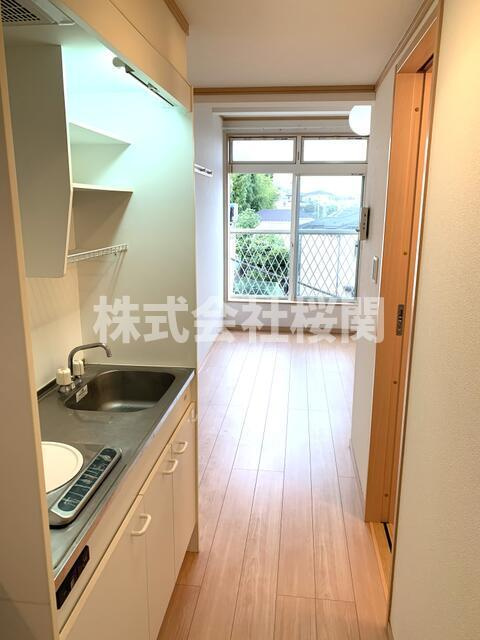 ヒルトップ太陽の内装|玄関側より室内方向