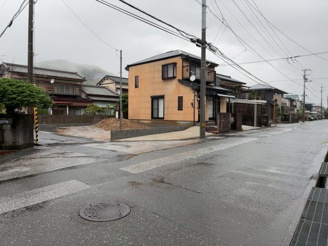 「お買い物施設充実」高知市介良中野団地　新築一戸建ての前面道路含む現地写真|※6/25撮影