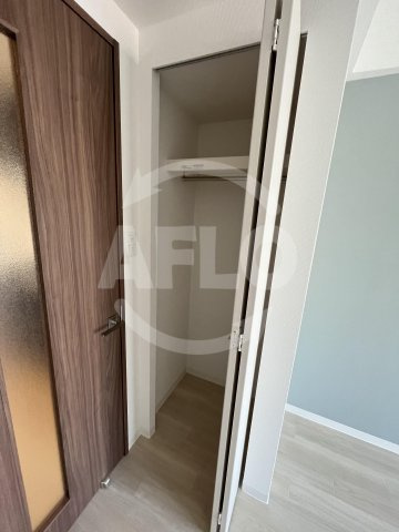 ワールドアイ阿波座ウエストの収納|エグゼ西大阪II　クローゼット