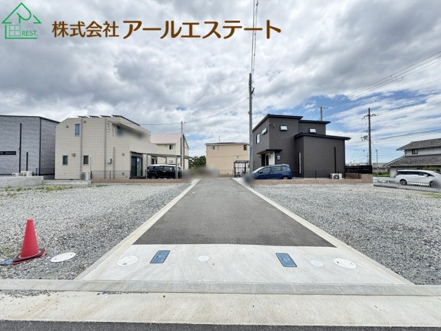 加古川市西神吉町岸　　　JR「宝殿駅」徒歩14分の前面道路含む現地写真