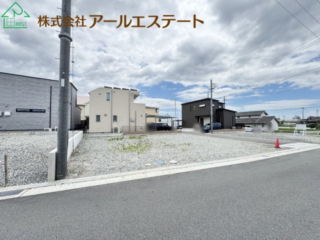 加古川市西神吉町岸　　　JR「宝殿駅」徒歩14分の前面道路含む現地写真
