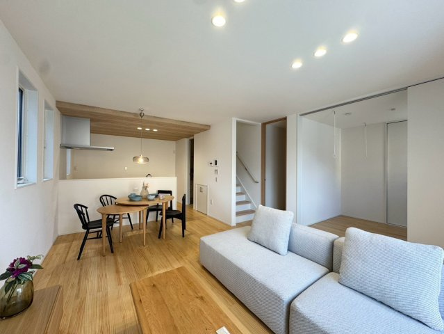 SUN COURTーサンコート－小倉南区蜷田若園３丁目【小倉南区　新築戸建て】の居間・リビング