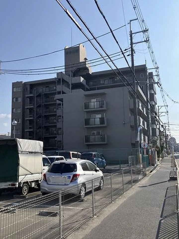 ルネ香里園の外観|新しい生活にいかがでしょうか？外観はお住まいの顔になります。こだわりたいポイントですね。水回りリフォームやリノベーションも承ってます。
■現地見学・資金計画相談・住宅ローン相談もお問合せ受付中■