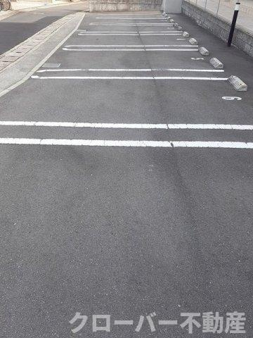 ディア　コート　中津の駐車場
