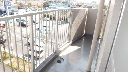 市川クローバーハイツ大野のバルコニー|南東向きの明るいバルコニーです。