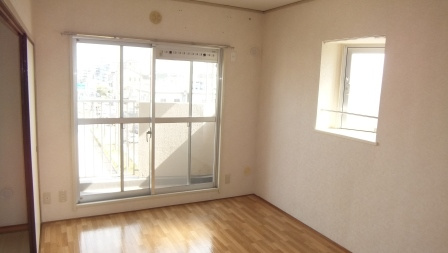 市川クローバーハイツ大野の子供部屋|子供のお昼寝に使えるお部屋です