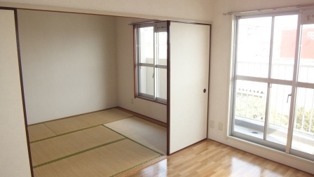 市川クローバーハイツ大野の寝室|開放的な寝室です