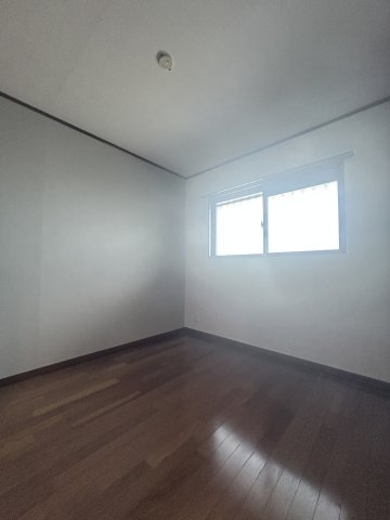 ロイヤル本郷マンションの洋室