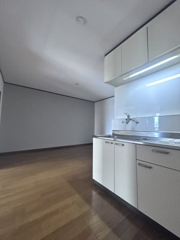 ロイヤル本郷マンションの洋室