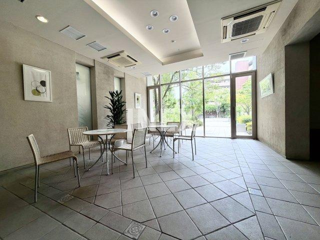ブラウド横浜鶴見市場のロビー
