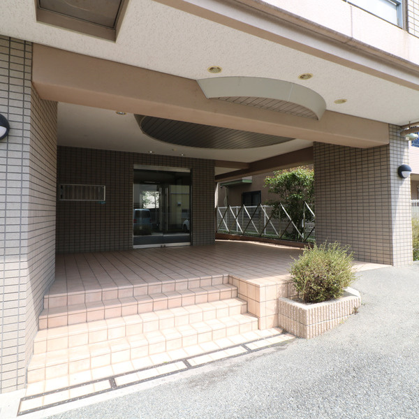 エルドラード上ヶ原2番館のエントランス