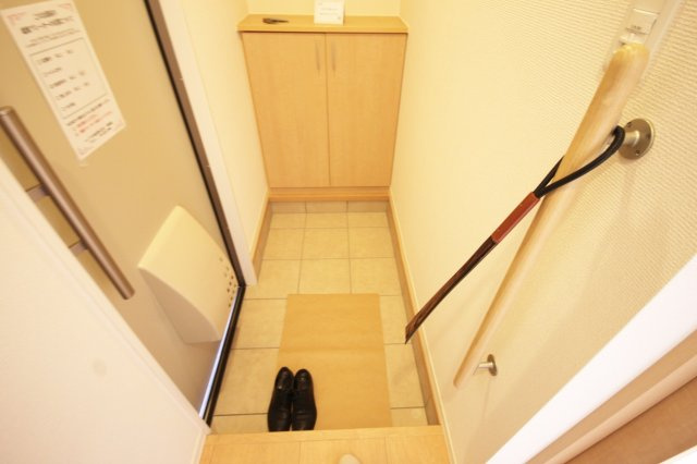 伊丹市荒牧６丁目のハイツの玄関|シンプルで使いやすい玄関です
