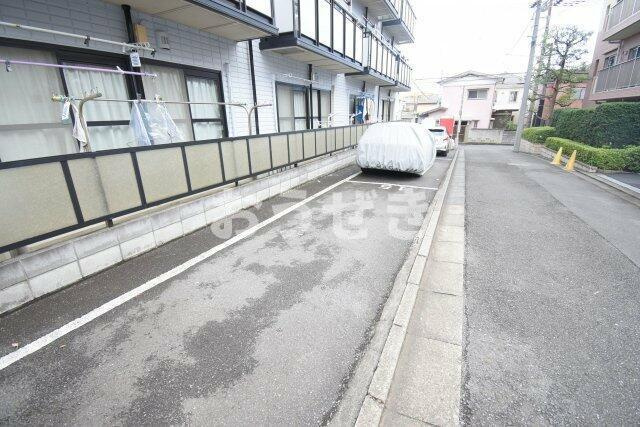 ファミールＫＯＷＡの駐車場| 