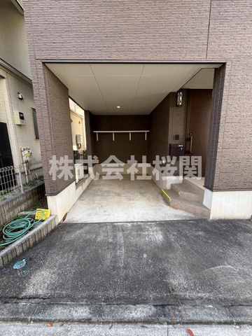 芹が谷５丁目貸家の駐車場