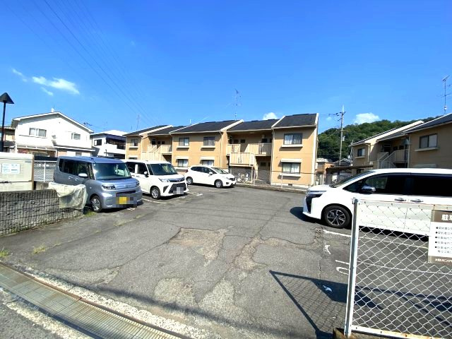 シティーハウス栄　A棟の駐車場