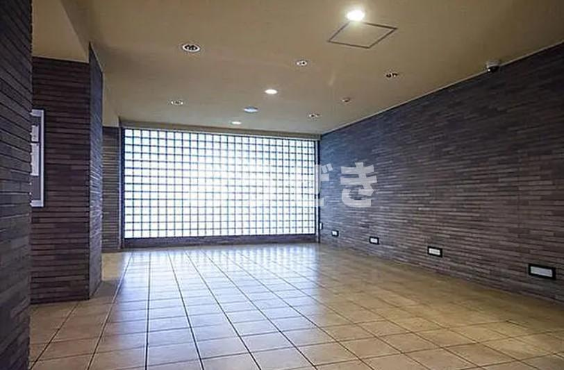 エグゼプリュート大師駅前のエントランス