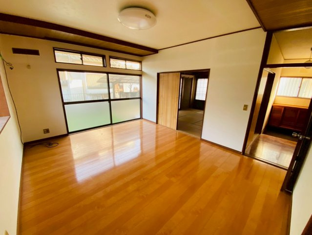 八街ほ　売戸建の居間・リビング