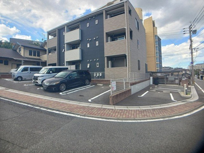 【駐車場】 | ヴィレ　ド　ルミエール　萩原 | 駐車場に車を止められます