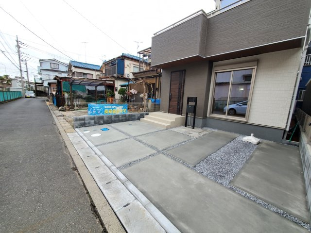 八潮市　八條　新築戸建　　全1棟の駐車場|施工例です
