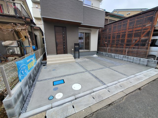 八潮市　八條　新築戸建　　全1棟の駐車場|施工例です