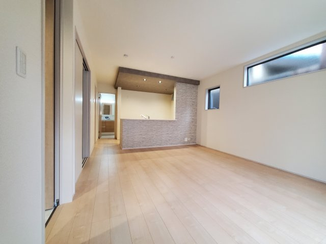 八潮市　八條　新築戸建　　全1棟の居間・リビング|施工例です