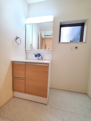 八潮市　八條　新築戸建　　全1棟の独立洗面台|施工例です