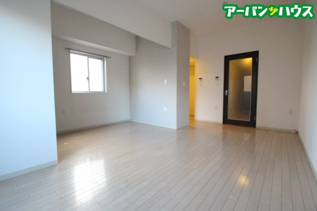 LST表町Ⅲの居間・リビング