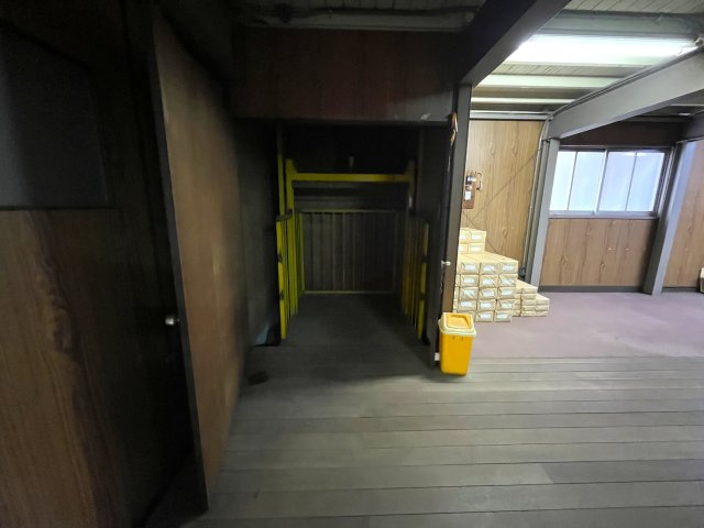 戸田倉庫　西側の設備