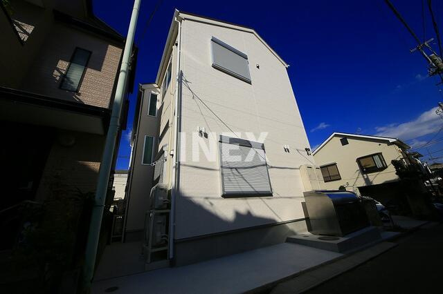 横浜市神奈川区松見町１丁目のアパートの外観