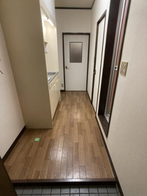 海老名市中新田３丁目のアパートの玄関