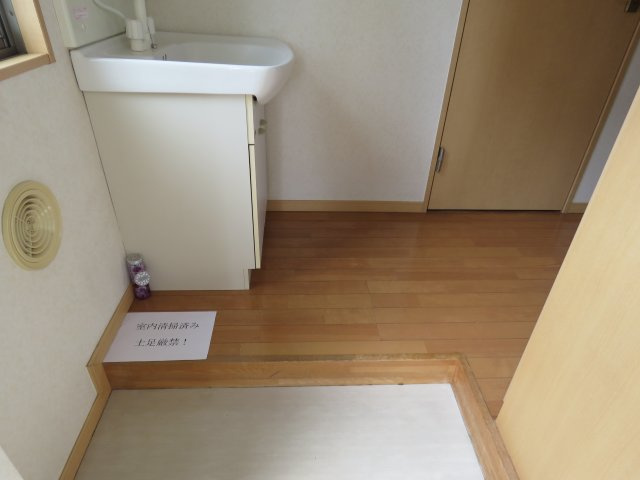メゾンドヴァンテーヌの玄関