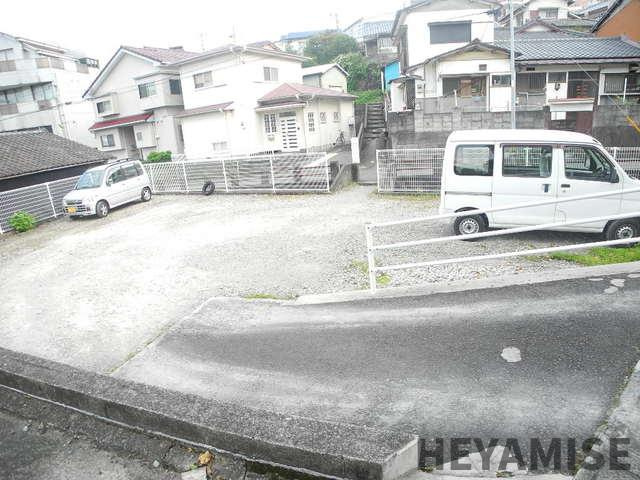 コーポMONNOKiの駐車場