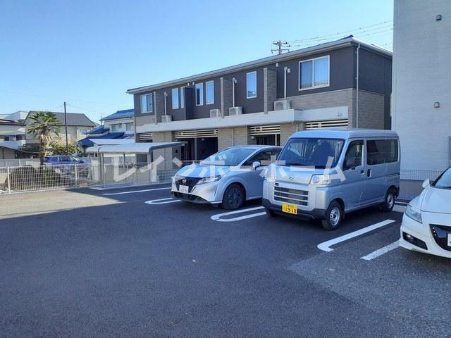 ソレイユの駐車場
