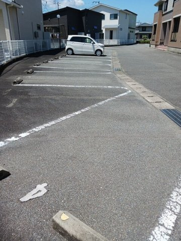 ハーブマンション　武中の駐車場|駐車スペースもあります