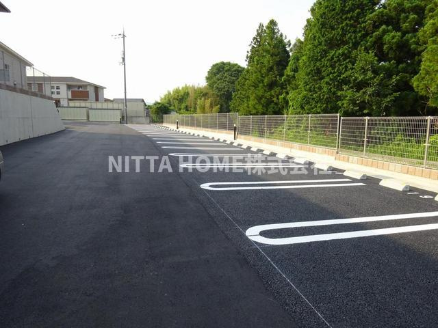 グランツオーベル正明寺Ⅰの駐車場|敷地内に駐車場も付いています＊