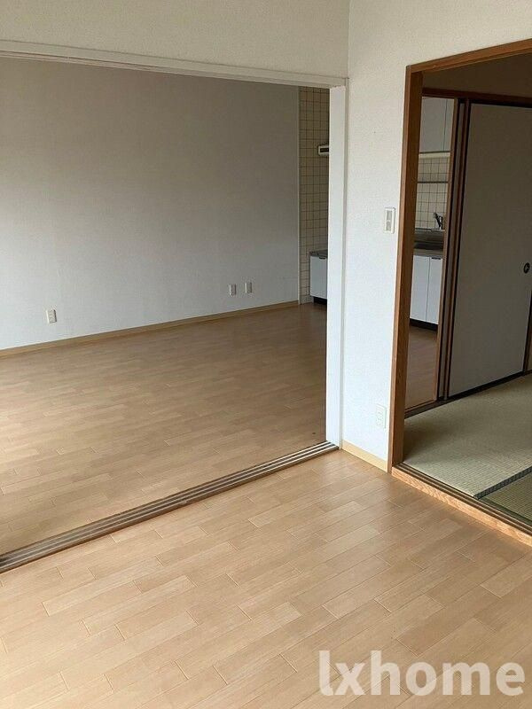 アドバンの寝室|落ち着いた色調の寝室です