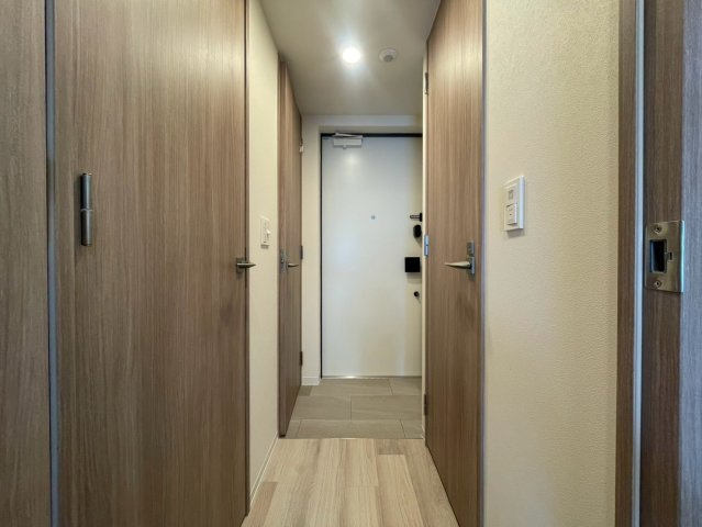 コンフォリア・リヴ本町WEST　Qの玄関