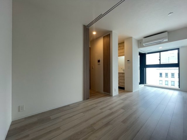 コンフォリア・リヴ本町WEST　Qの洋室