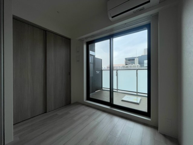 コンフォリア・リヴ本町WEST　Qの洋室