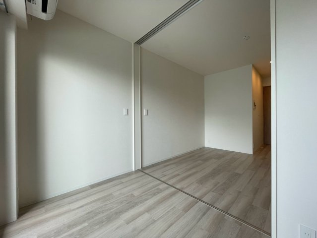 コンフォリア・リヴ本町WEST　Qの洋室