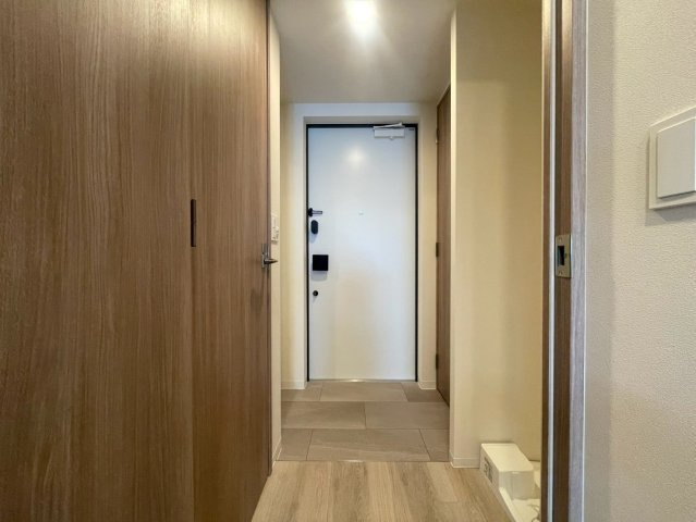 コンフォリア・リヴ本町WEST　Qの玄関