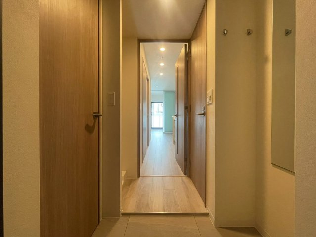 コンフォリア・リヴ本町WEST　Qの玄関